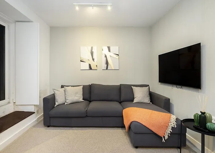 Whome Lisbon's Kept Secret: 2-bed W/ac & Patio *