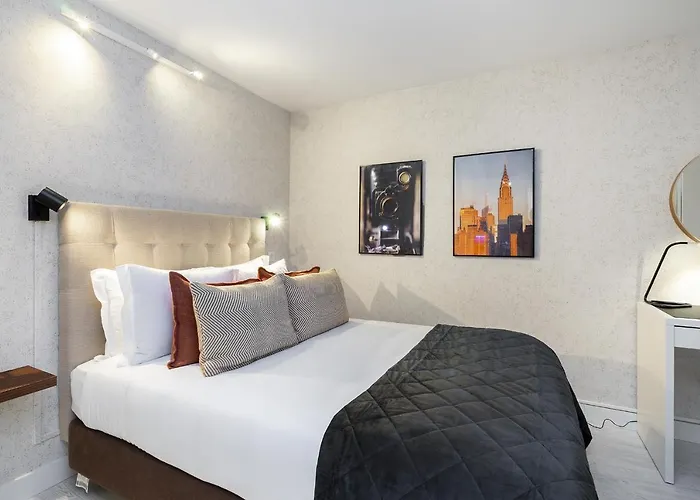 Whome Lisbon's Kept Secret: 2-bed W/ac & Patio * Lisboa
