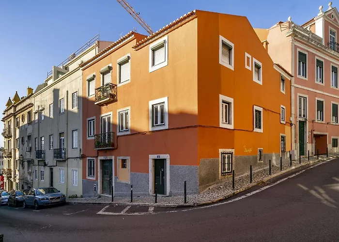 Whome Lisbon's Kept Secret: 2-bed W/ac & Patio Lägenhet *