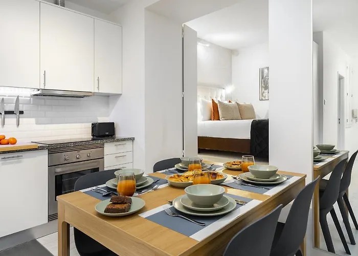 Whome Lisbon's Kept Secret: 2-bed W/ac & Patio *