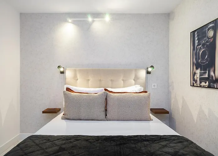 Whome Lisbon's Kept Secret: 2-bed W/ac & Patio *