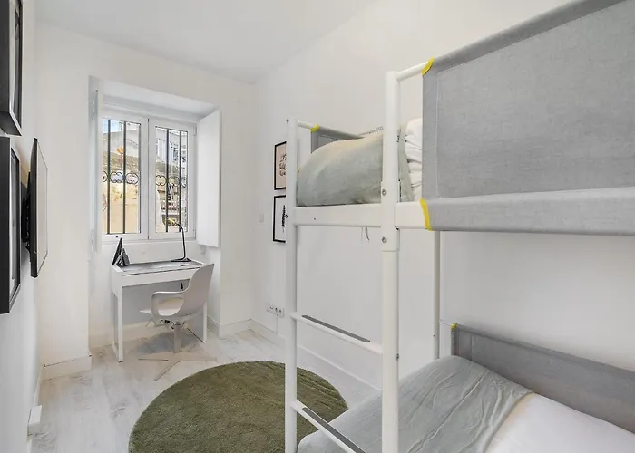 Whome Lisbon's Kept Secret: 2-bed W/ac & Patio * リスボン