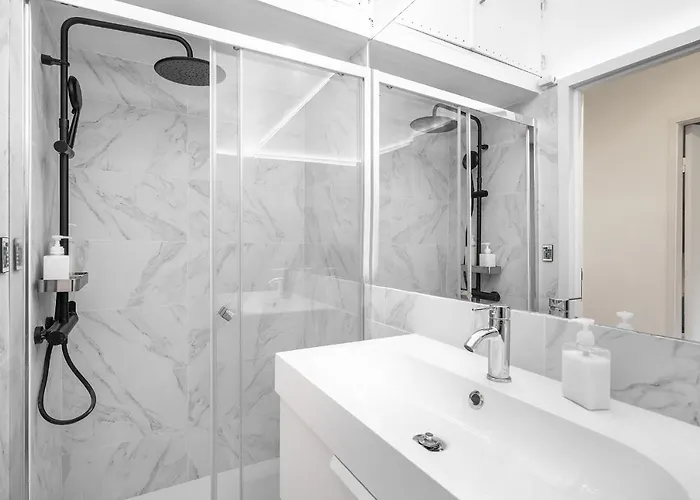 Whome Lisbon's Kept Secret: 2-bed W/ac & Patio アパート リスボン