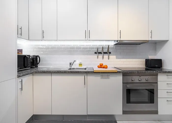 Whome Lisbon's Kept Secret: 2-bed W/ac & Patio アパート *