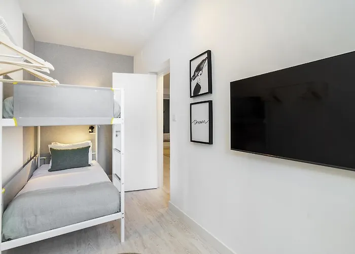 Whome Lisbon's Kept Secret: 2-bed W/ac & Patio アパート