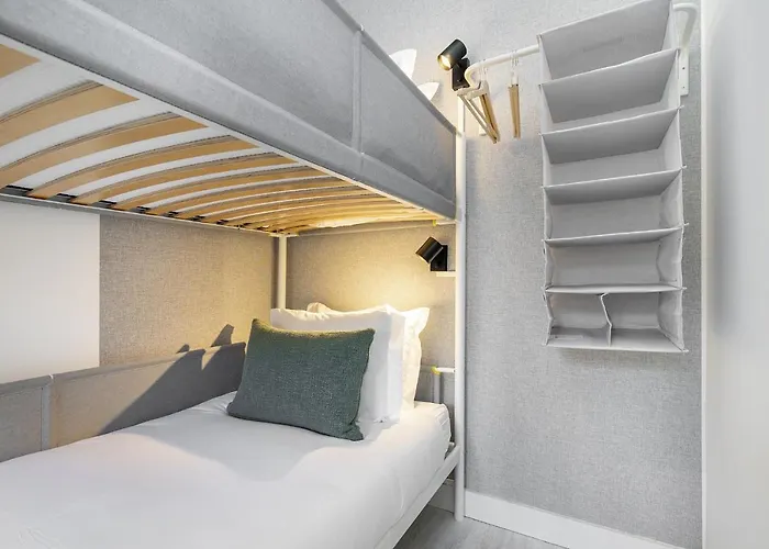 Whome Lisbon's Kept Secret: 2-bed W/ac & Patio * リスボン