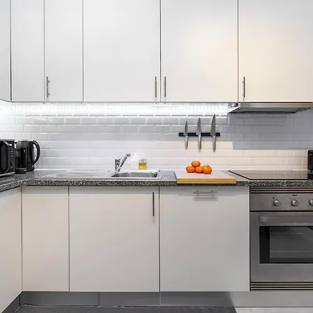 Whome Lisbon's Kept Secret: 2-bed W/ac & Patio Lägenhet *