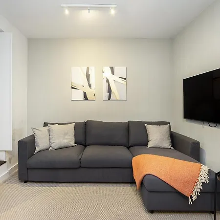 Whome Lisbon's Kept Secret: 2-bed W/ac & Patio *