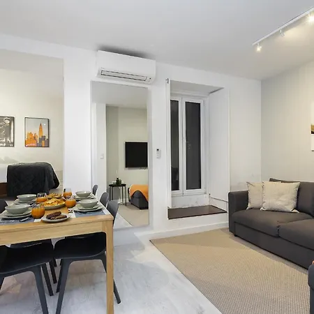 Whome Lisbon's Kept Secret: 2-bed W/ac & Patio Lägenhet